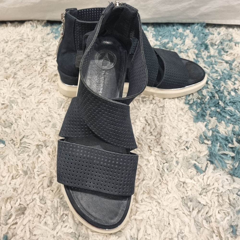 Wishbone Penelope black leather sandals women's size 7.5 US